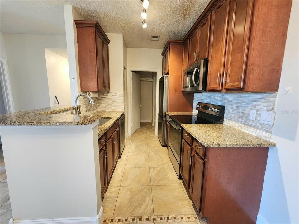 For Sale: $234,900 (2 beds, 2 baths, 954 Square Feet)