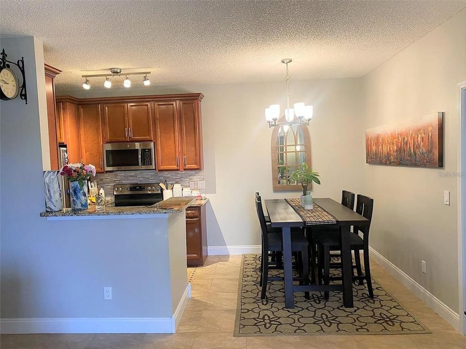 For Sale: $234,900 (2 beds, 2 baths, 954 Square Feet)