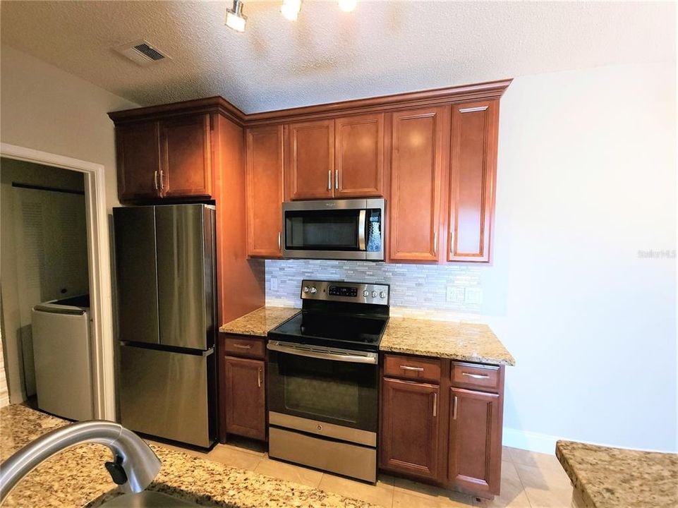 For Sale: $234,900 (2 beds, 2 baths, 954 Square Feet)