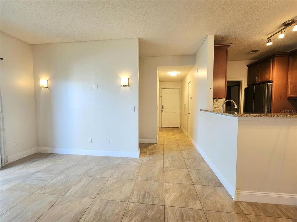 For Sale: $234,900 (2 beds, 2 baths, 954 Square Feet)