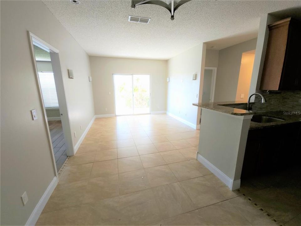 For Sale: $234,900 (2 beds, 2 baths, 954 Square Feet)