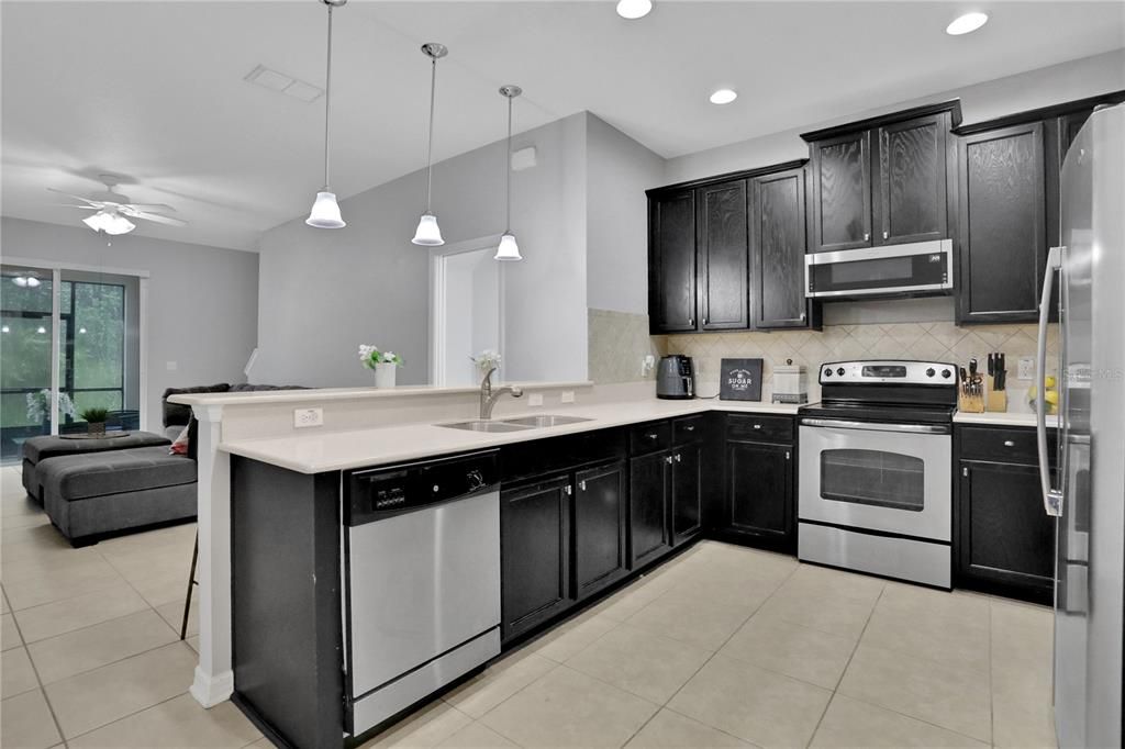 Active With Contract: $325,000 (3 beds, 2 baths, 1372 Square Feet)