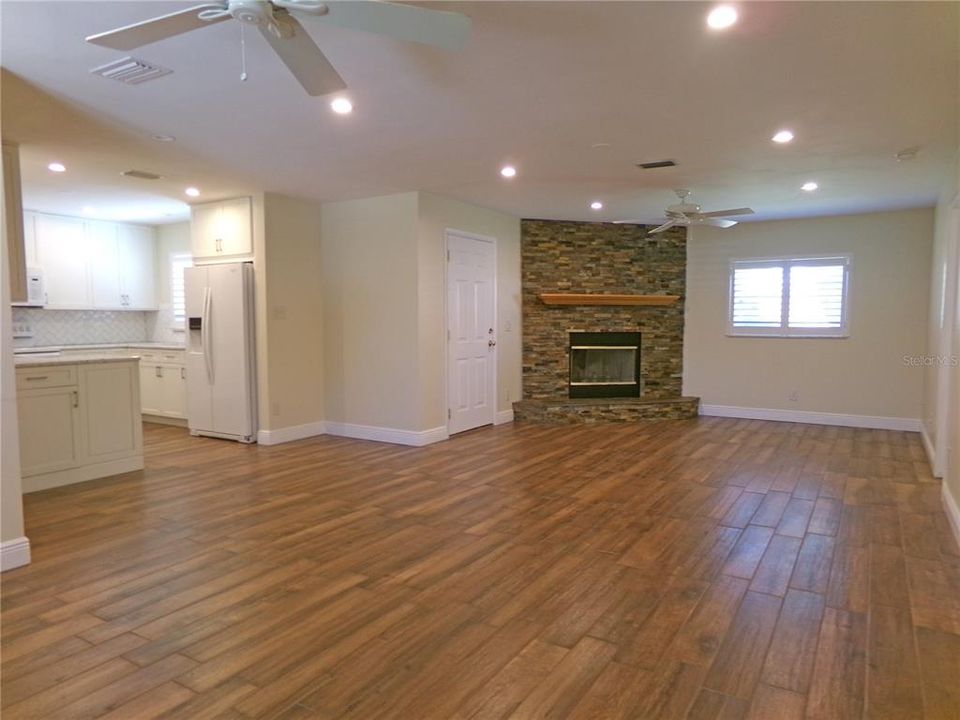 For Sale: $439,000 (3 beds, 1 baths, 1422 Square Feet)