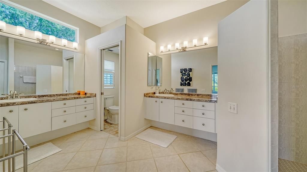 Ensuite Bathroom with door vanities