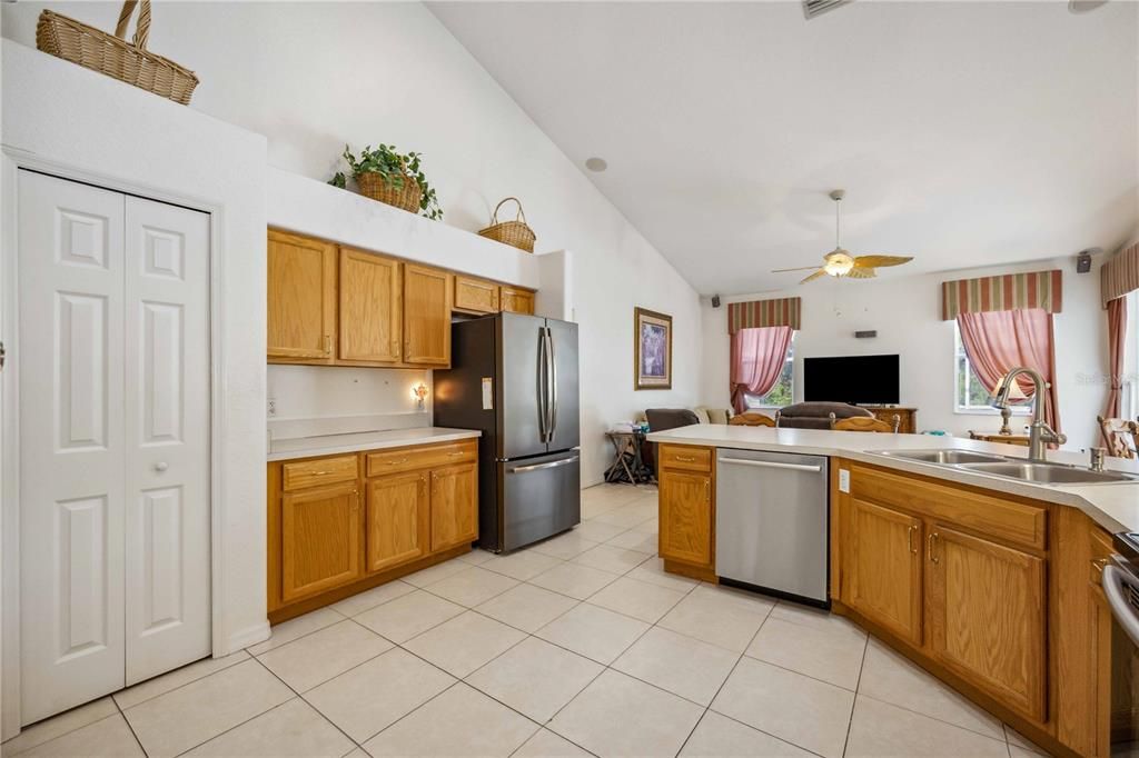 Active With Contract: $425,000 (4 beds, 2 baths, 2223 Square Feet)