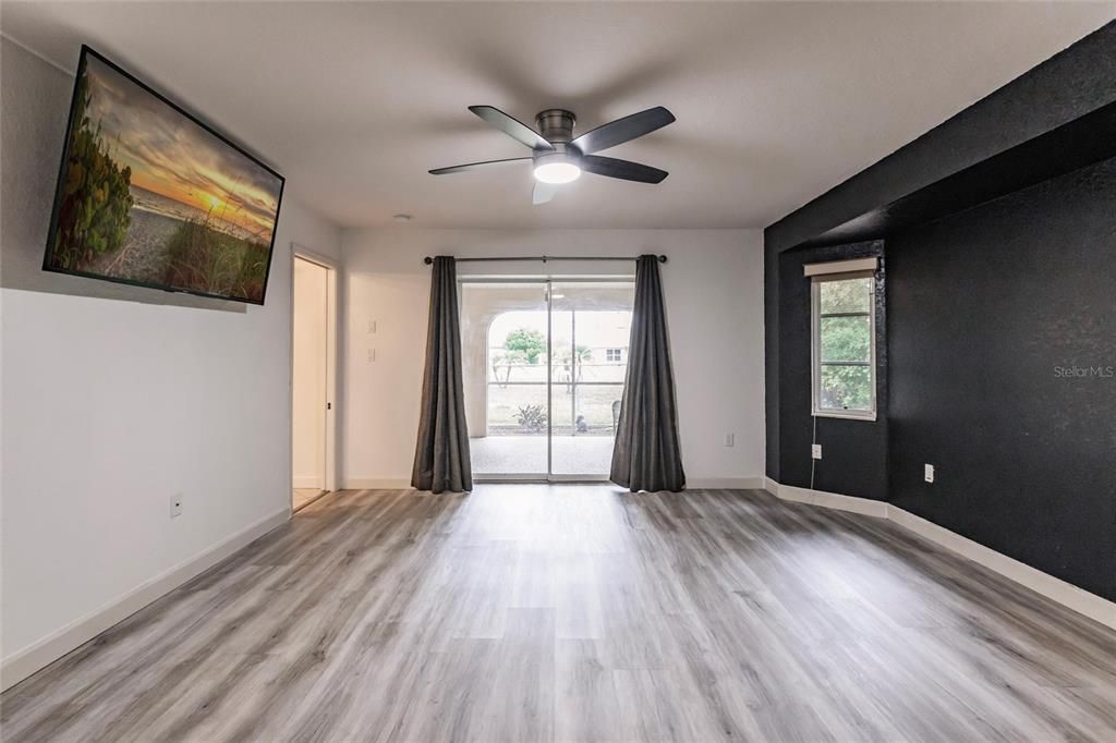 Active With Contract: $324,900 (3 beds, 2 baths, 2049 Square Feet)