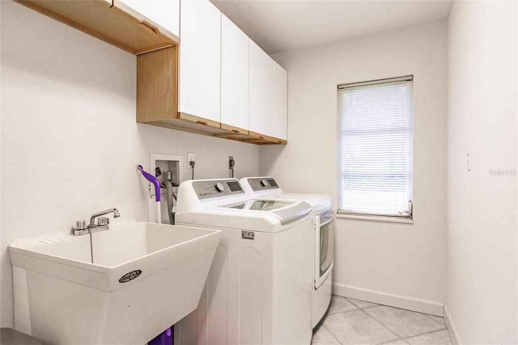 Active With Contract: $324,900 (3 beds, 2 baths, 2049 Square Feet)