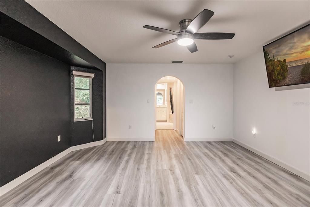 Active With Contract: $324,900 (3 beds, 2 baths, 2049 Square Feet)