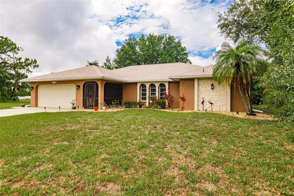 For Sale: $350,000 (3 beds, 2 baths, 2049 Square Feet)
