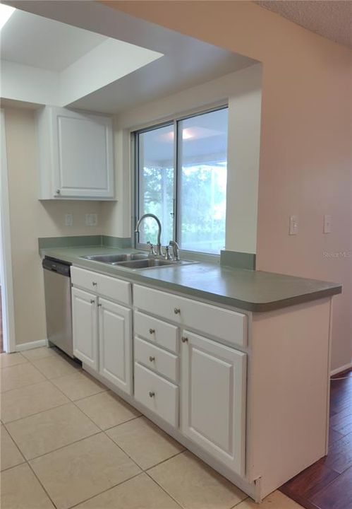 For Sale: $344,900 (2 beds, 2 baths, 1340 Square Feet)