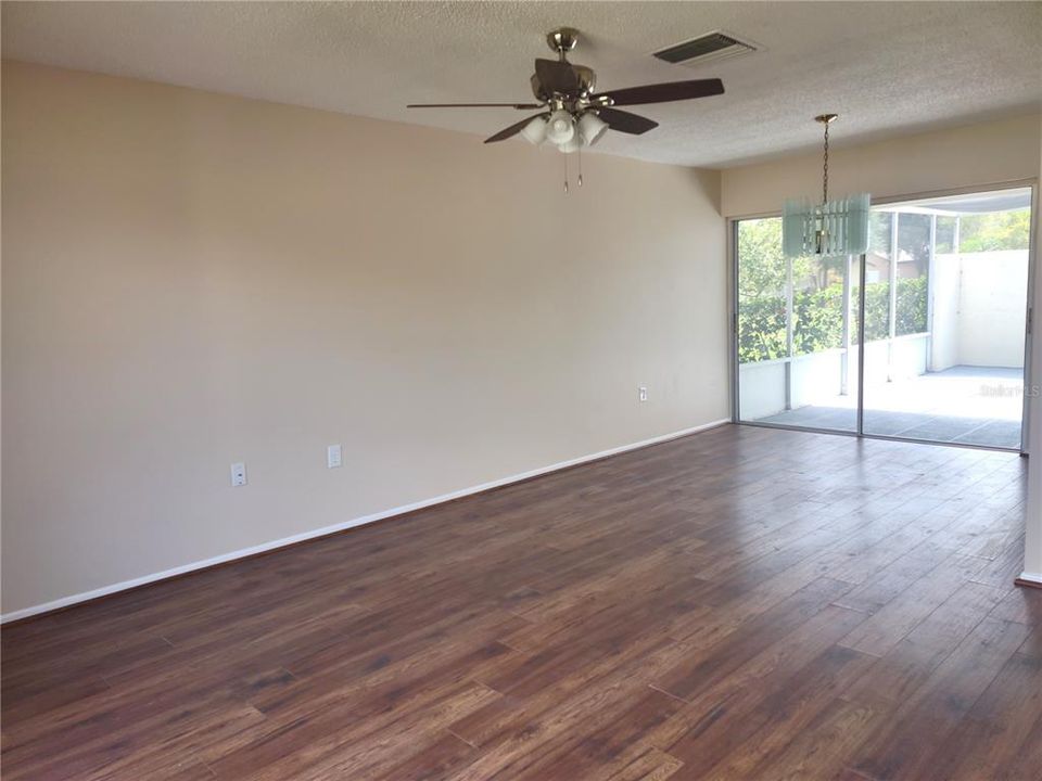 For Sale: $344,900 (2 beds, 2 baths, 1340 Square Feet)