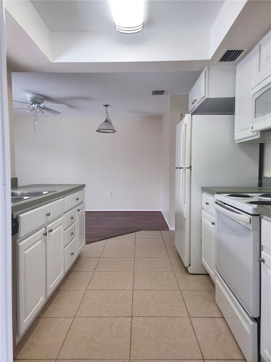 For Sale: $344,900 (2 beds, 2 baths, 1340 Square Feet)