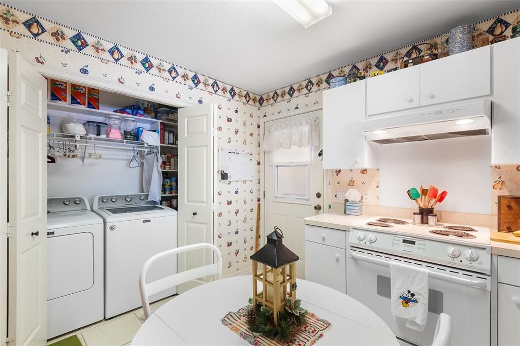 For Sale: $370,000 (2 beds, 2 baths, 1293 Square Feet)