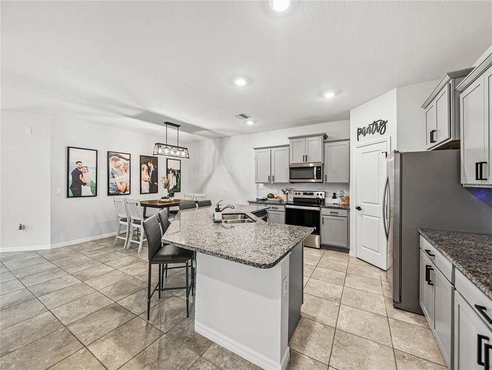 For Sale: $349,900 (3 beds, 2 baths, 1587 Square Feet)