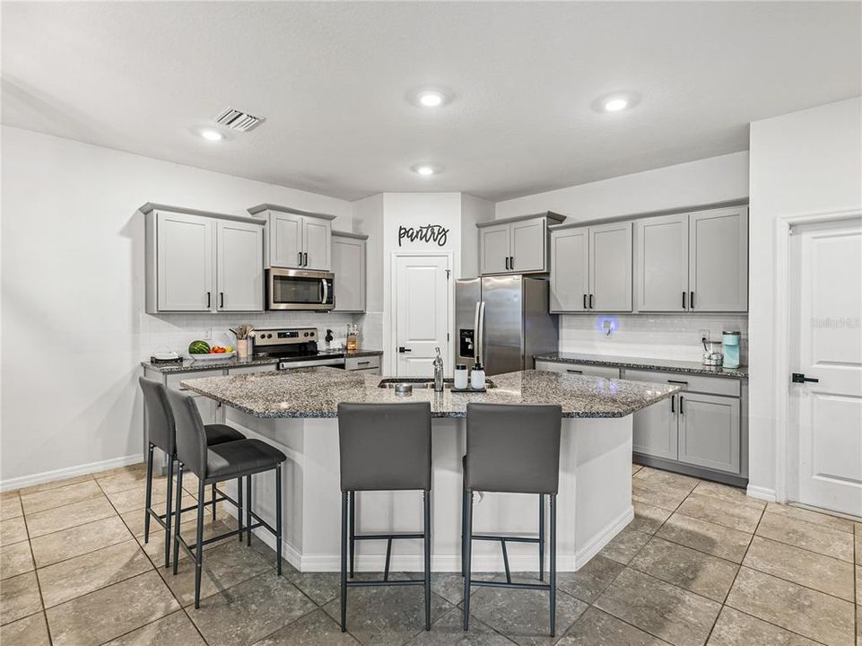 For Sale: $349,900 (3 beds, 2 baths, 1587 Square Feet)