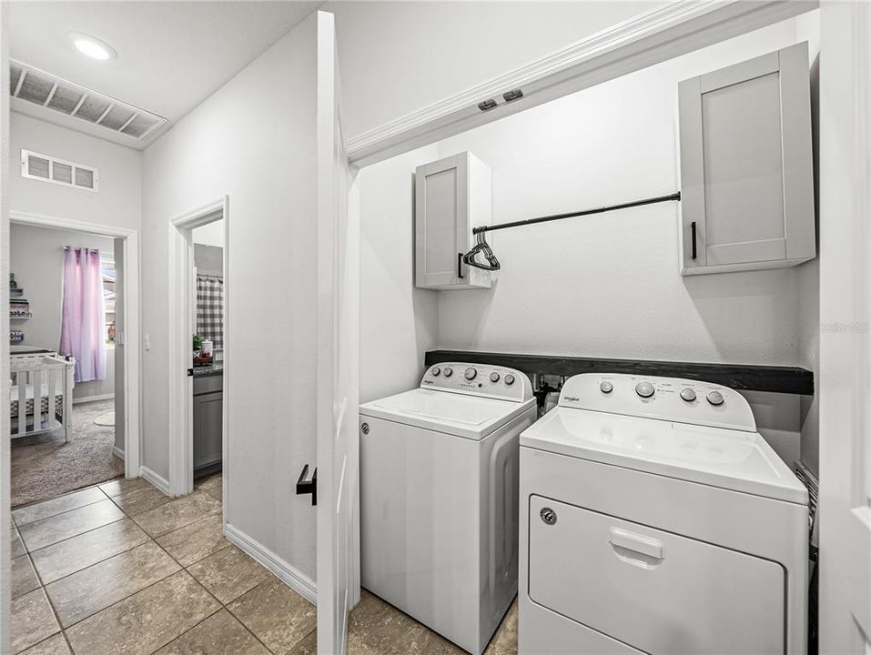 For Sale: $349,900 (3 beds, 2 baths, 1587 Square Feet)