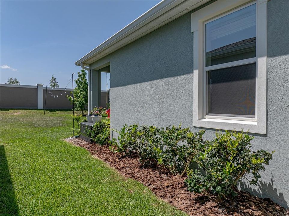 For Sale: $349,900 (3 beds, 2 baths, 1587 Square Feet)