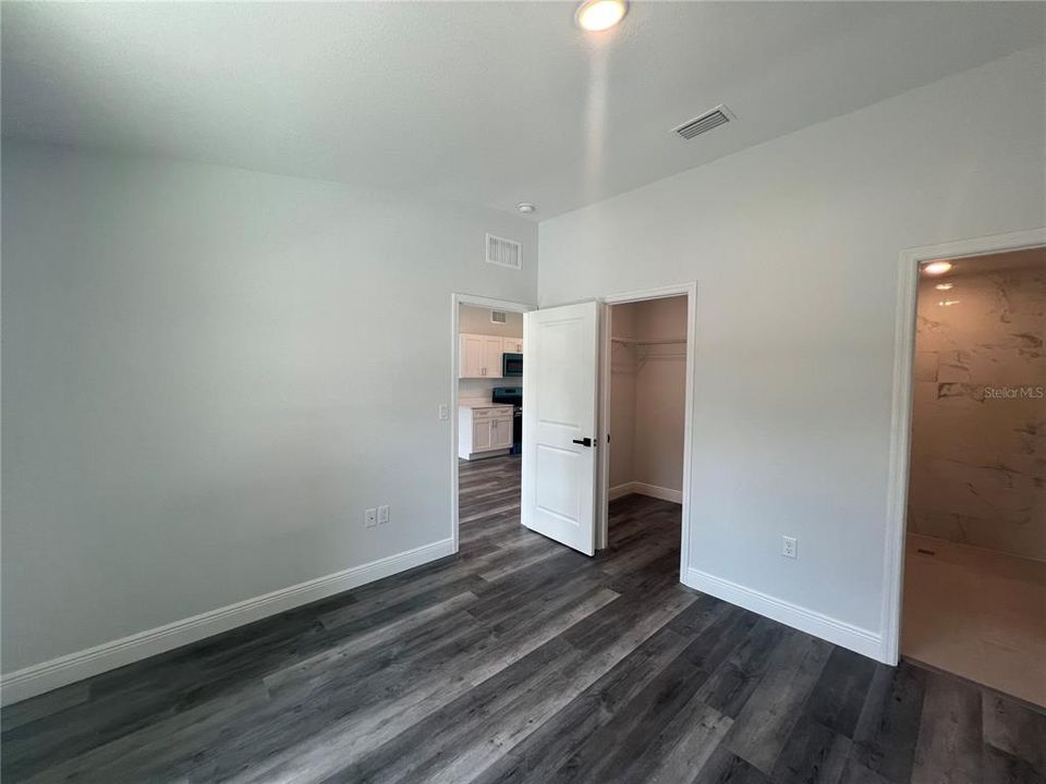 For Rent: $1,650 (3 beds, 2 baths, 1011 Square Feet)