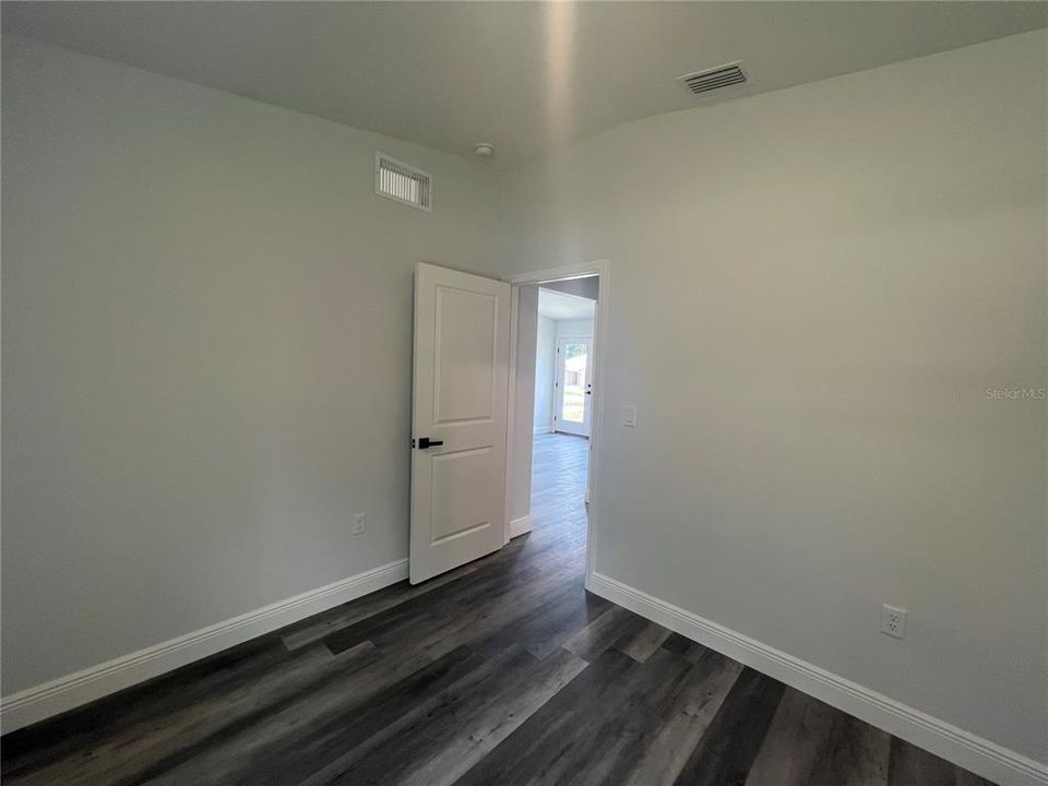 For Rent: $1,650 (3 beds, 2 baths, 1011 Square Feet)