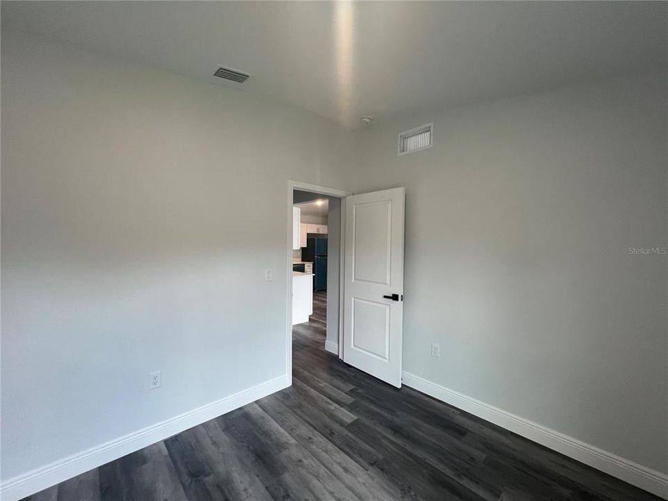 For Rent: $1,650 (3 beds, 2 baths, 1011 Square Feet)