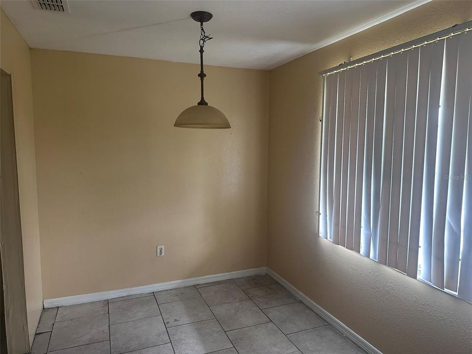 For Sale: $125,000 (2 beds, 2 baths, 970 Square Feet)