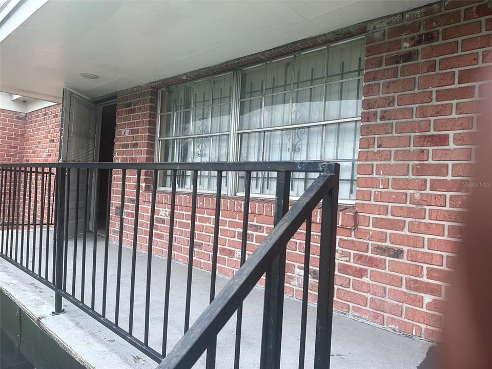 For Sale: $125,000 (2 beds, 2 baths, 970 Square Feet)