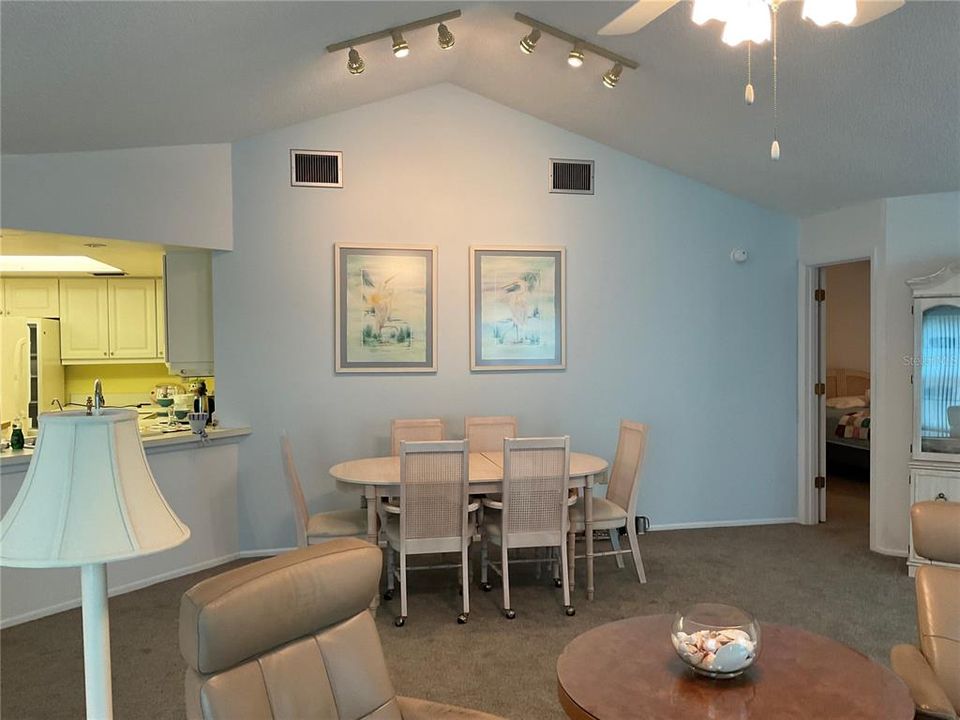 Active With Contract: $269,900 (2 beds, 2 baths, 1452 Square Feet)