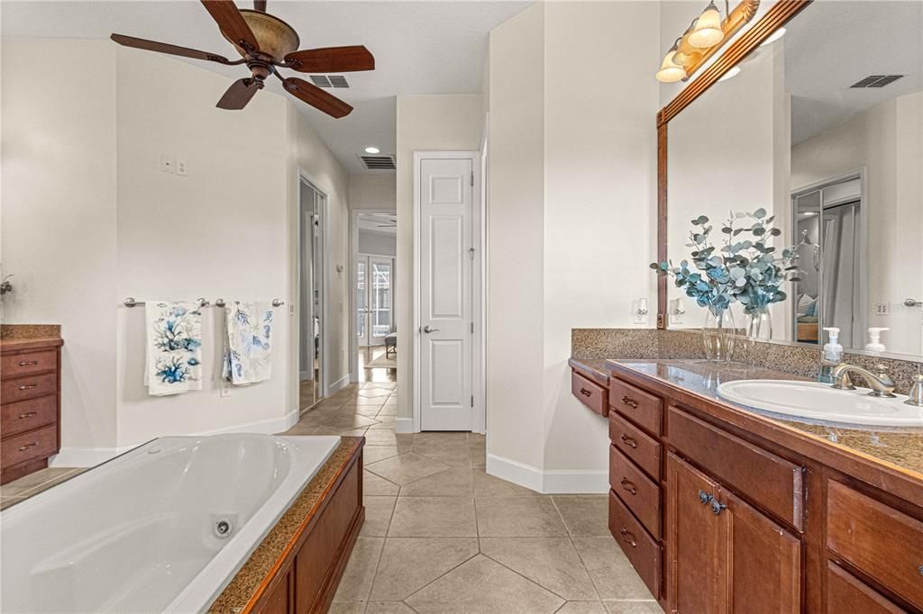 Kitchen and Kitchen Nook