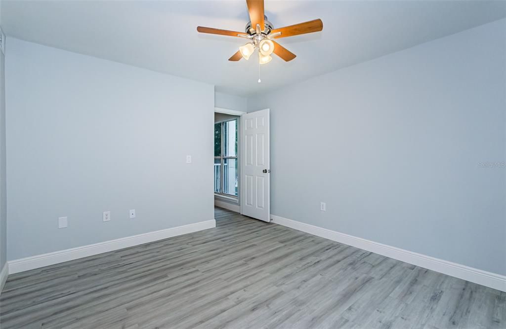 Active With Contract: $1,900 (2 beds, 2 baths, 990 Square Feet)