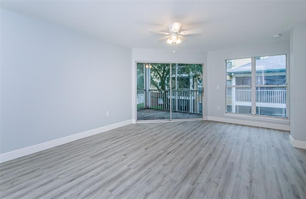 Active With Contract: $1,900 (2 beds, 2 baths, 990 Square Feet)