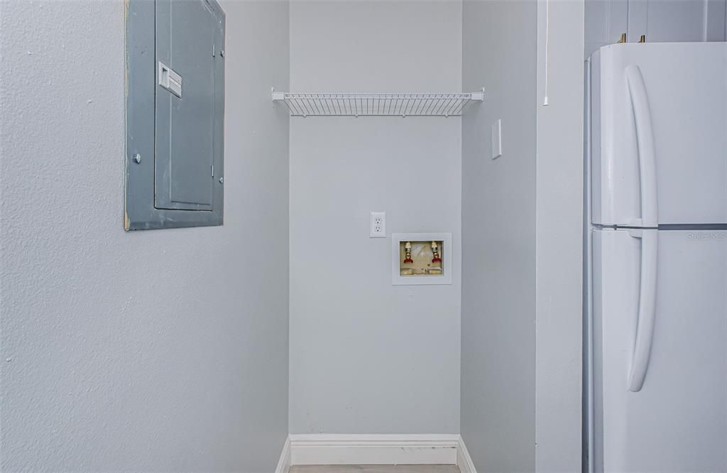 Active With Contract: $1,900 (2 beds, 2 baths, 990 Square Feet)