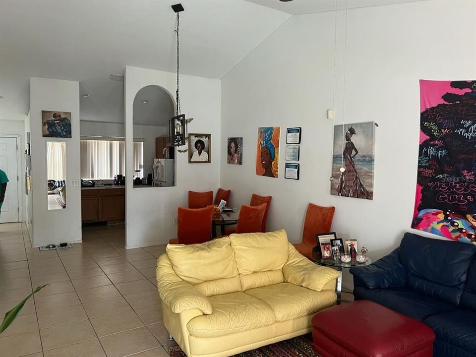 Activo con contrato: $295,000 (3 camas, 2 baños, 1064 Pies cuadrados)