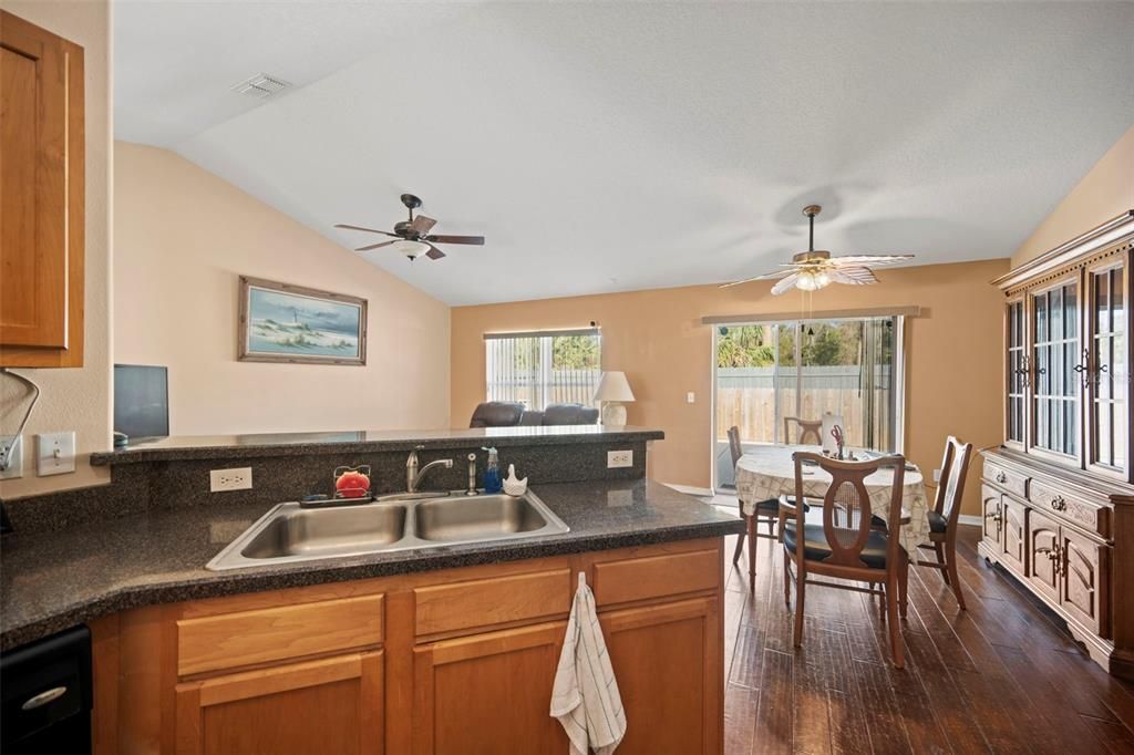 For Sale: $295,000 (3 beds, 2 baths, 1283 Square Feet)