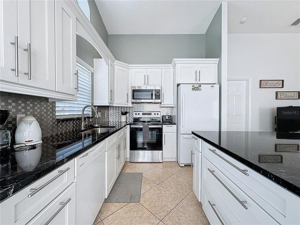 For Sale: $349,000 (3 beds, 2 baths, 1142 Square Feet)