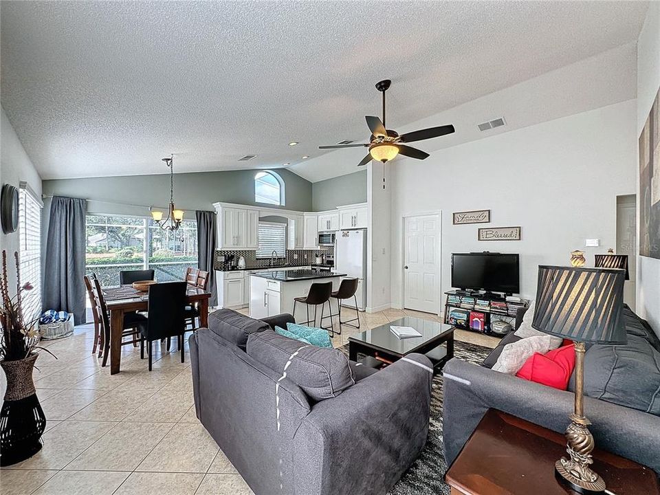 For Sale: $349,000 (3 beds, 2 baths, 1142 Square Feet)