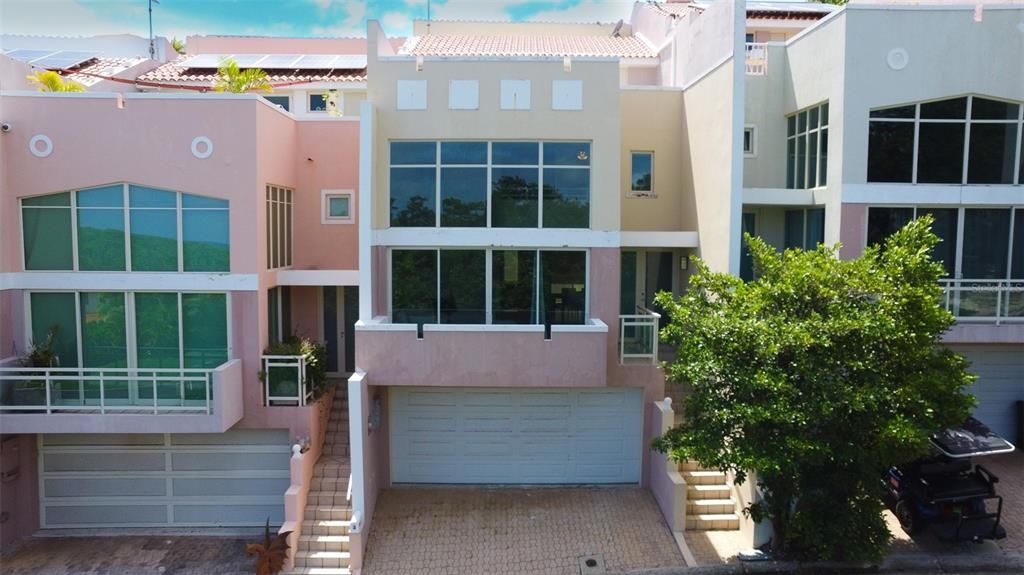 En Venta: $950,000 (3 camas, 2 baños, 3400 Pies cuadrados)