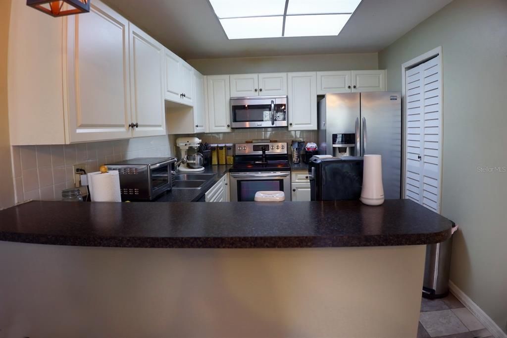 For Sale: $199,999 (2 beds, 2 baths, 1122 Square Feet)