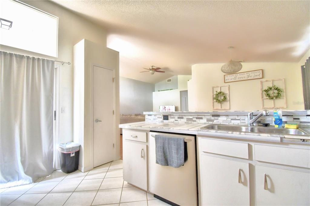 For Sale: $289,000 (3 beds, 2 baths, 1456 Square Feet)