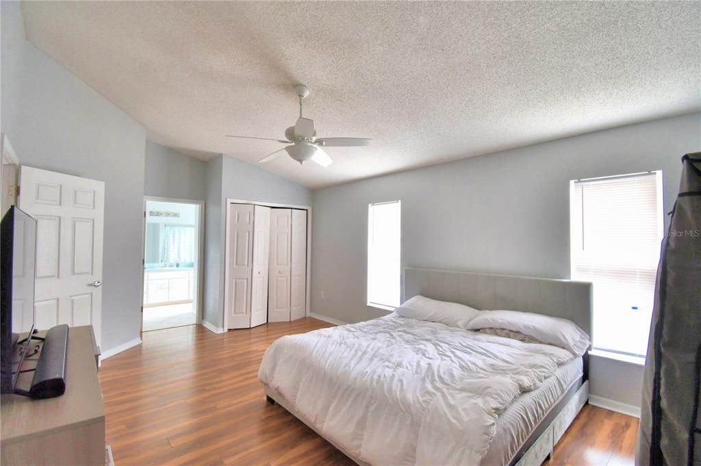 For Sale: $289,000 (3 beds, 2 baths, 1456 Square Feet)