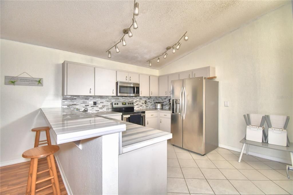 For Sale: $289,000 (3 beds, 2 baths, 1456 Square Feet)