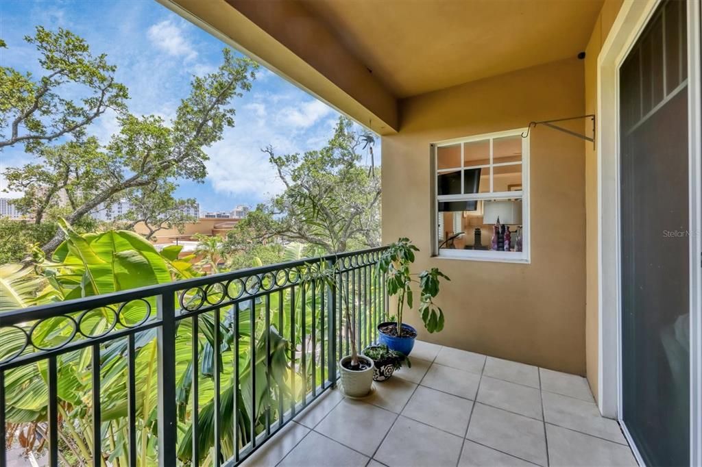 For Sale: $399,000 (1 beds, 1 baths, 867 Square Feet)