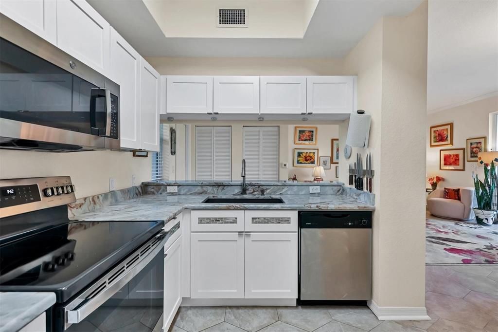 For Sale: $399,000 (1 beds, 1 baths, 867 Square Feet)