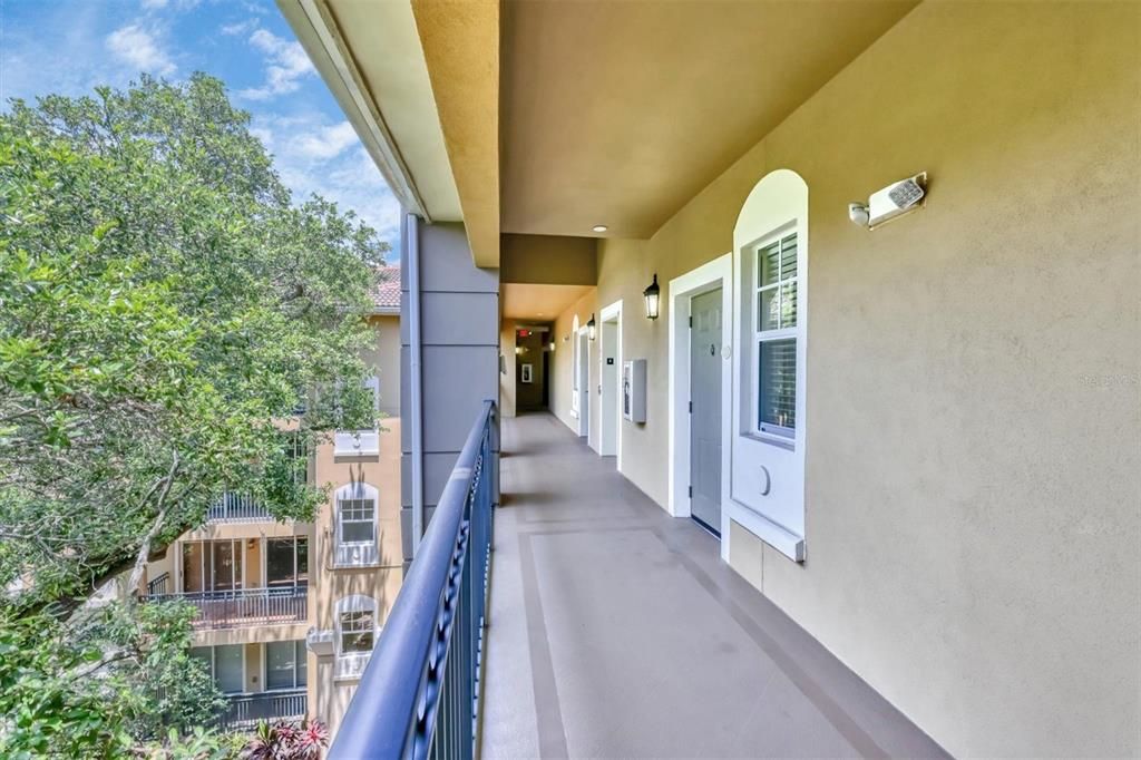 For Sale: $399,000 (1 beds, 1 baths, 867 Square Feet)