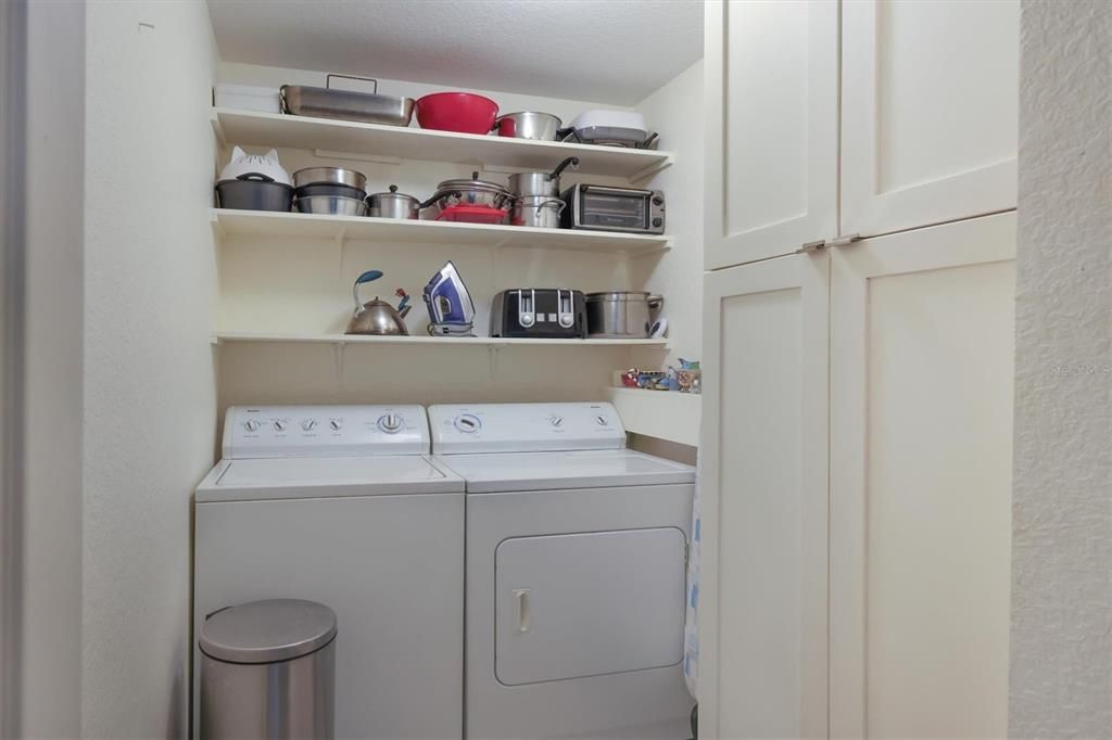 For Sale: $399,000 (1 beds, 1 baths, 867 Square Feet)