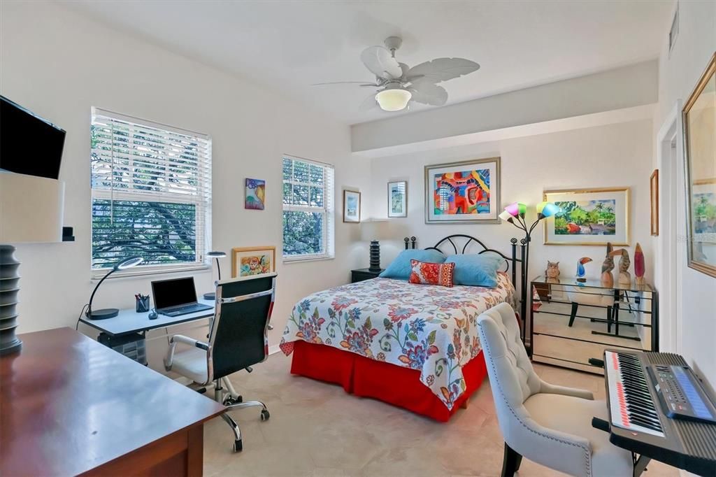 For Sale: $399,000 (1 beds, 1 baths, 867 Square Feet)