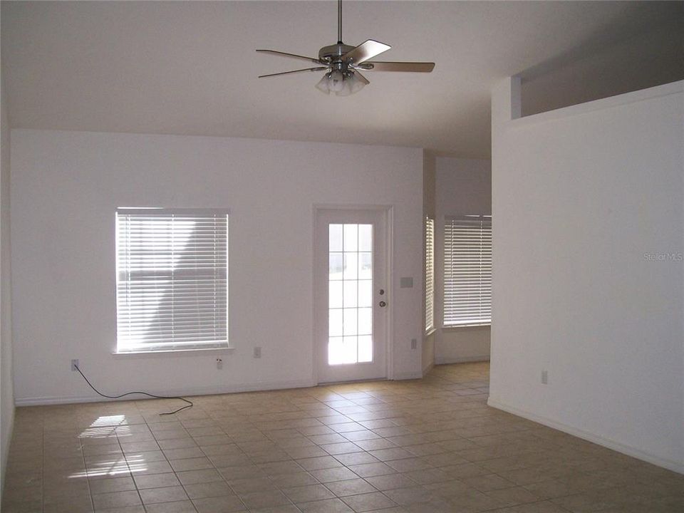 For Rent: $2,100 (3 beds, 2 baths, 1610 Square Feet)