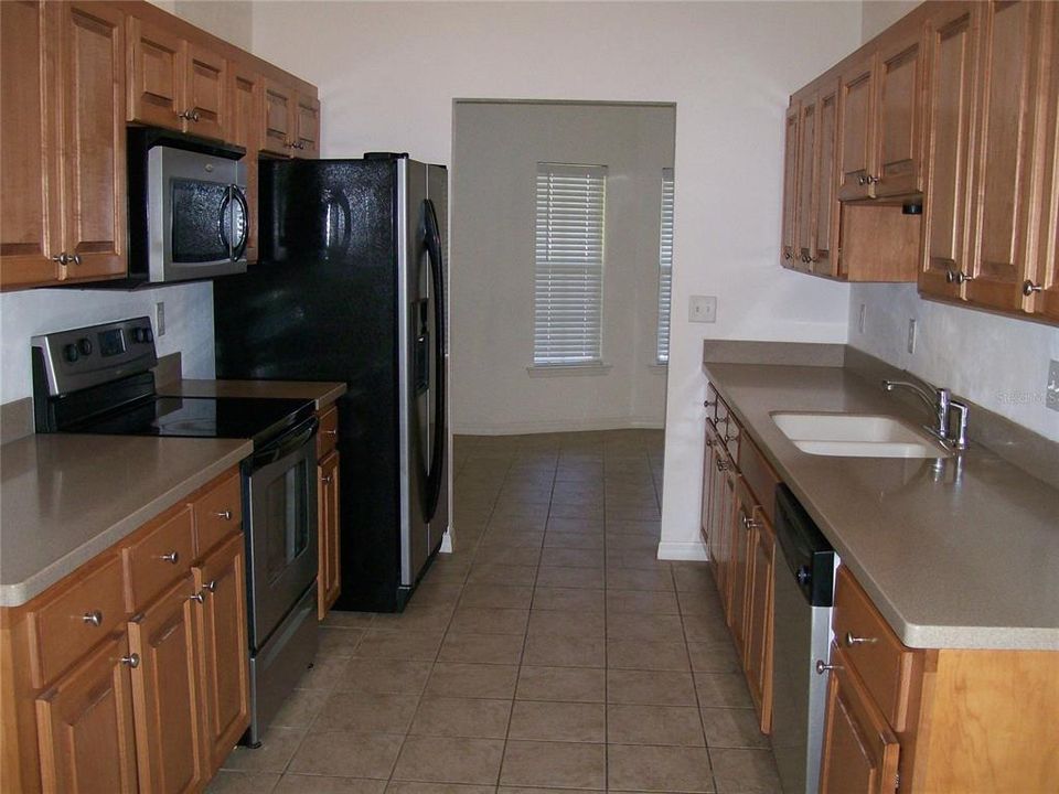 For Rent: $2,100 (3 beds, 2 baths, 1610 Square Feet)
