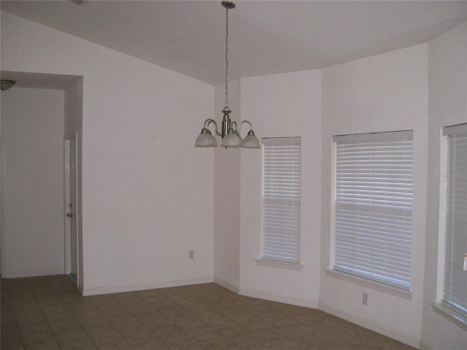 For Rent: $2,100 (3 beds, 2 baths, 1610 Square Feet)