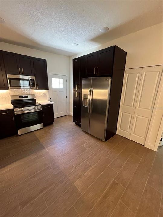 For Rent: $2,300 (3 beds, 2 baths, 1229 Square Feet)