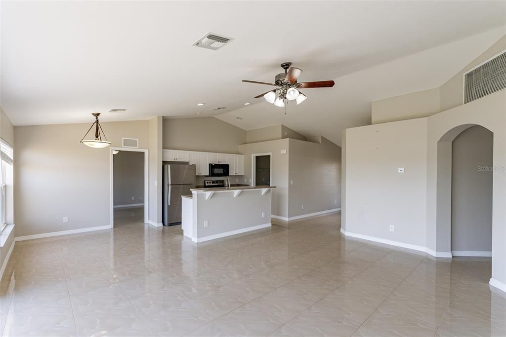 For Sale: $345,000 (3 beds, 2 baths, 1463 Square Feet)